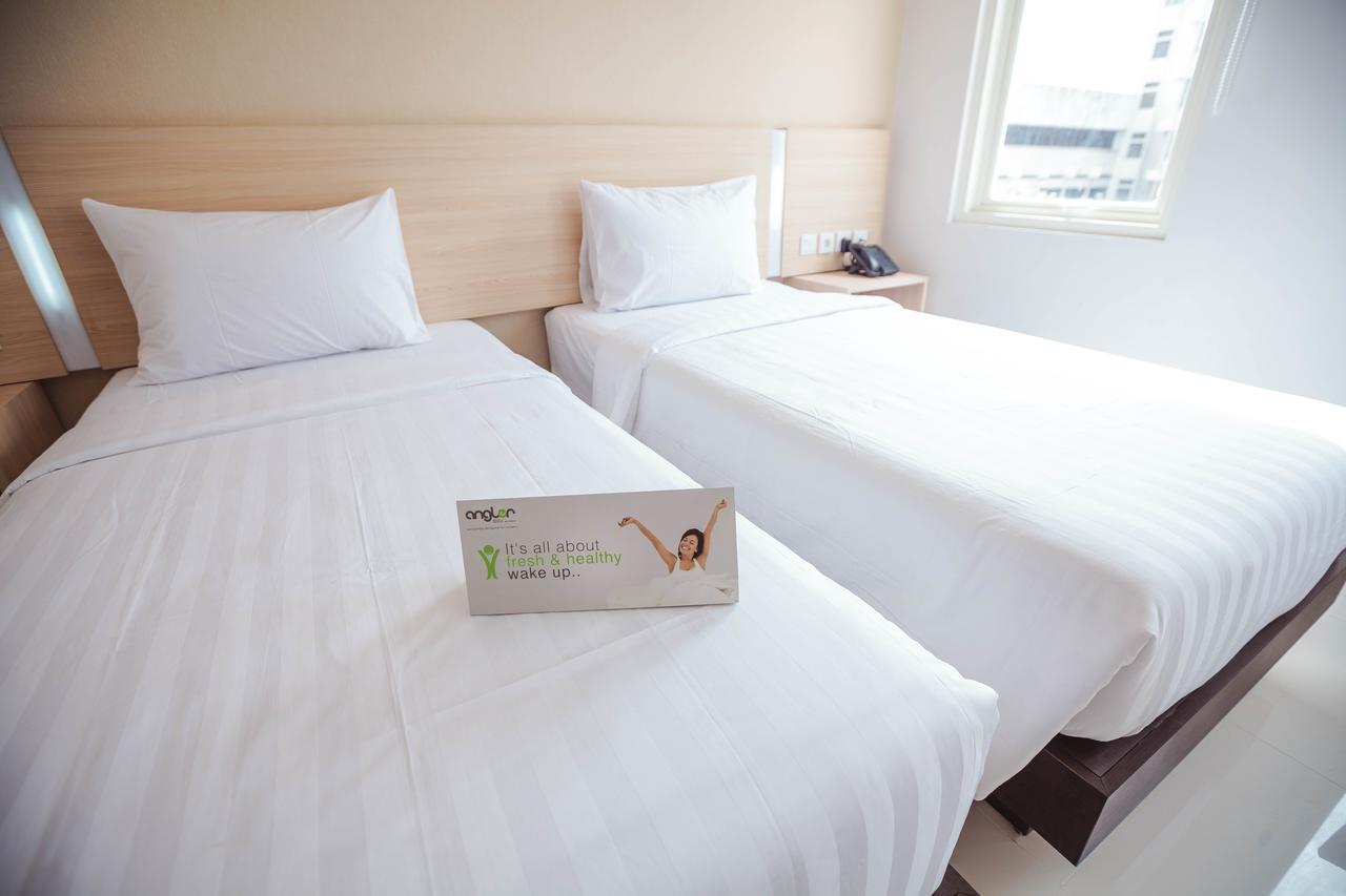 Whiz Prime Hotel Sudirman Makassar Exterior photo