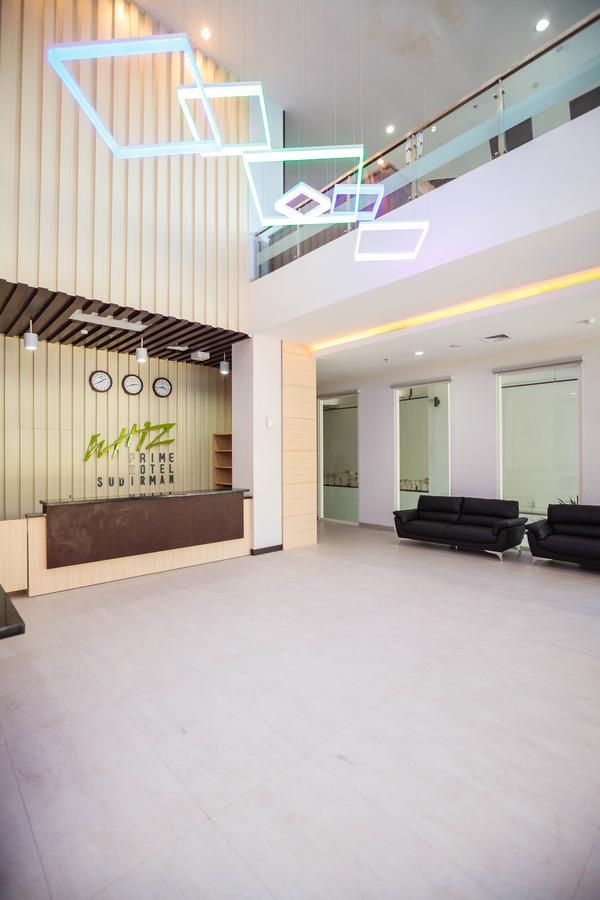 Whiz Prime Hotel Sudirman Makassar Exterior photo