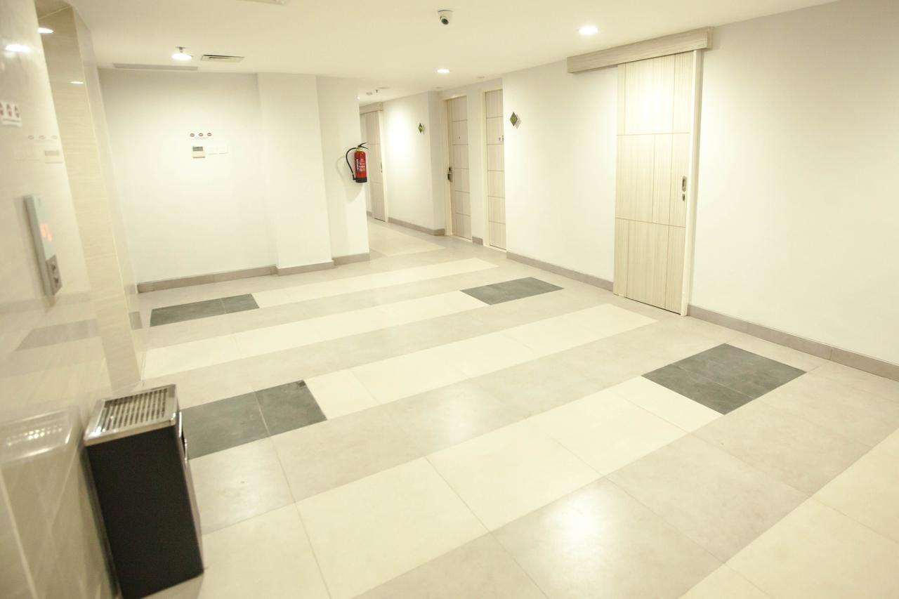 Whiz Prime Hotel Sudirman Makassar Exterior photo